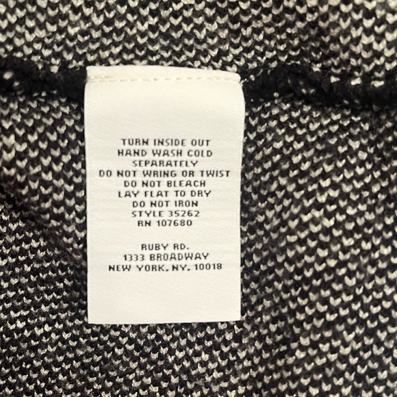 Ruby Rd Woman Sweater. V neck One size fits most - Picture 12 of 12